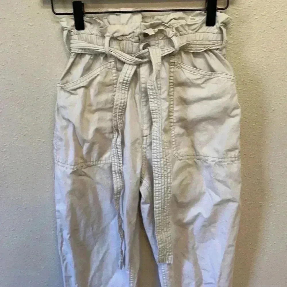 ABERCROMBIE AND FITCH Women’s Khaki Pants - Picture 2 of 5